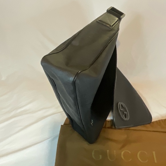 Gucci Messenger bag with flap. Excellent condition. - Picture 8 of 10